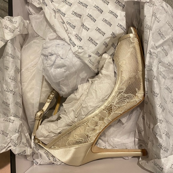 BNIB  Badgley Mischka Lesley Open Toe Bridal Strappy Pump Ivory Lace Size 8 1/2 - Picture 7 of 10